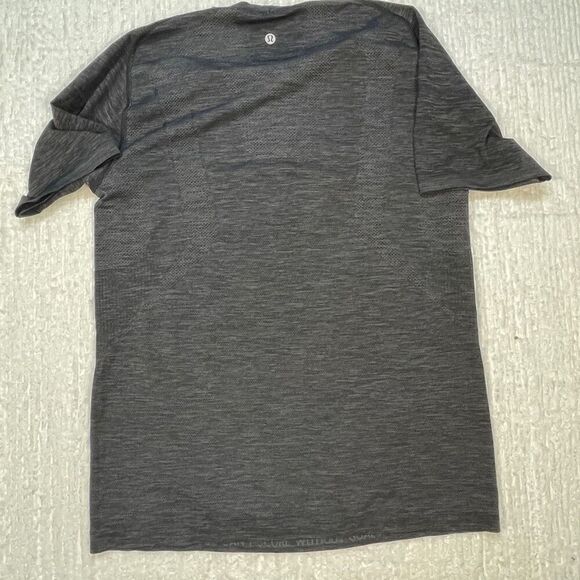 Lululemon Gray Performance Short Sleeve Swiftly Tech T-Shirt Size Medium - Picture 5 of 8